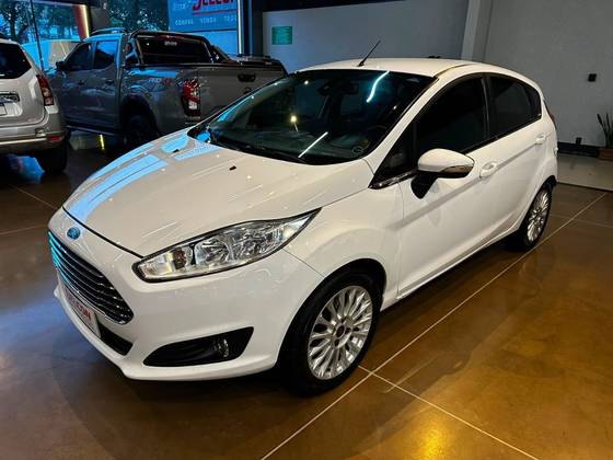 FORD FIESTA 1.6 TITANIUM HATCH 16V FLEX 4P POWERSHIFT FORD FIESTA 1.6 TITANIUM HATCH 16V FLEX 4P POWERSHIFT